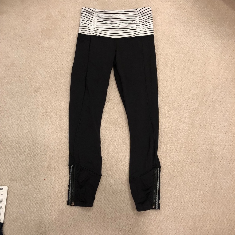 Lululemon cropped pant size 2 b&w waistband